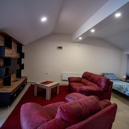 City Center Apartments Pirot Bagian luar foto