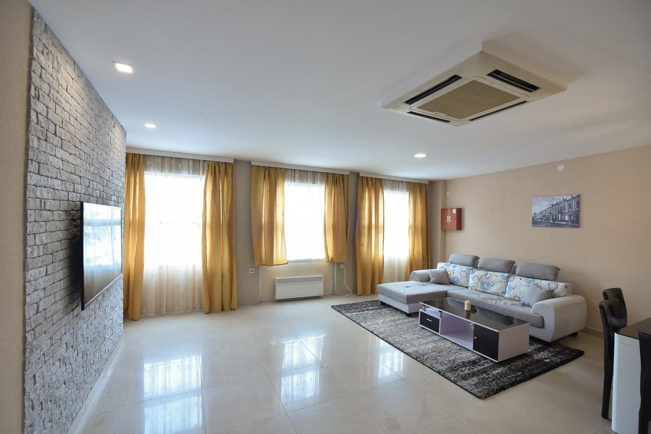 City Center Apartments Pirot Bagian luar foto