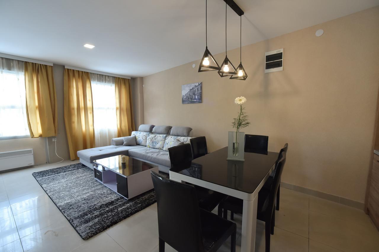 City Center Apartments Pirot Bagian luar foto