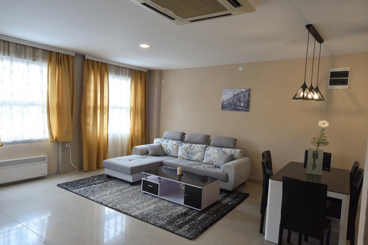 City Center Apartments Pirot Bagian luar foto