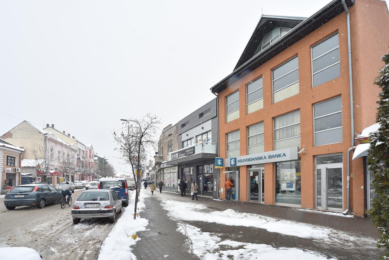 City Center Apartments Pirot Bagian luar foto