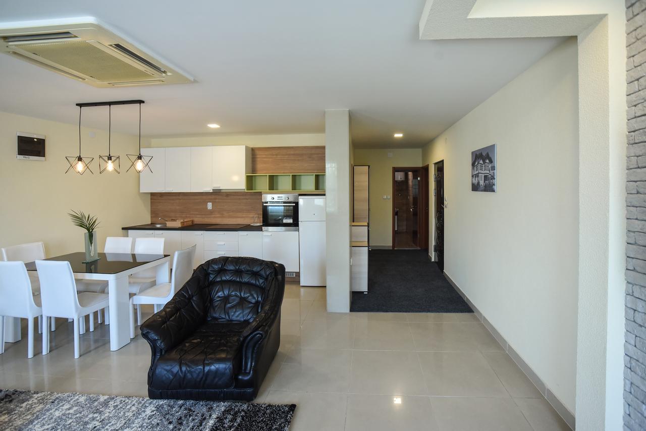 City Center Apartments Pirot Bagian luar foto