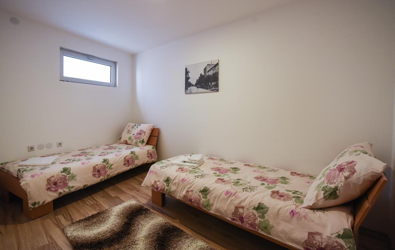 City Center Apartments Pirot Bagian luar foto