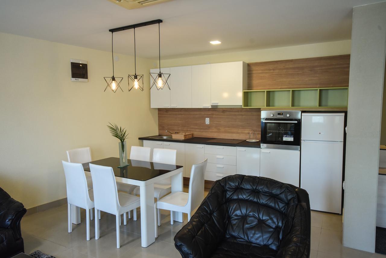City Center Apartments Pirot Bagian luar foto