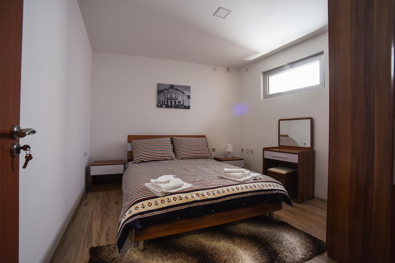 City Center Apartments Pirot Bagian luar foto