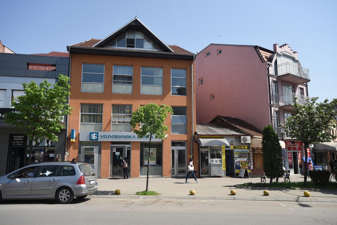 City Center Apartments Pirot Bagian luar foto