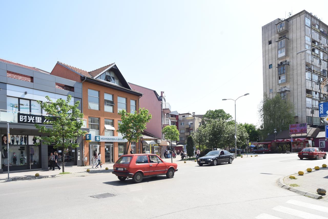 City Center Apartments Pirot Bagian luar foto