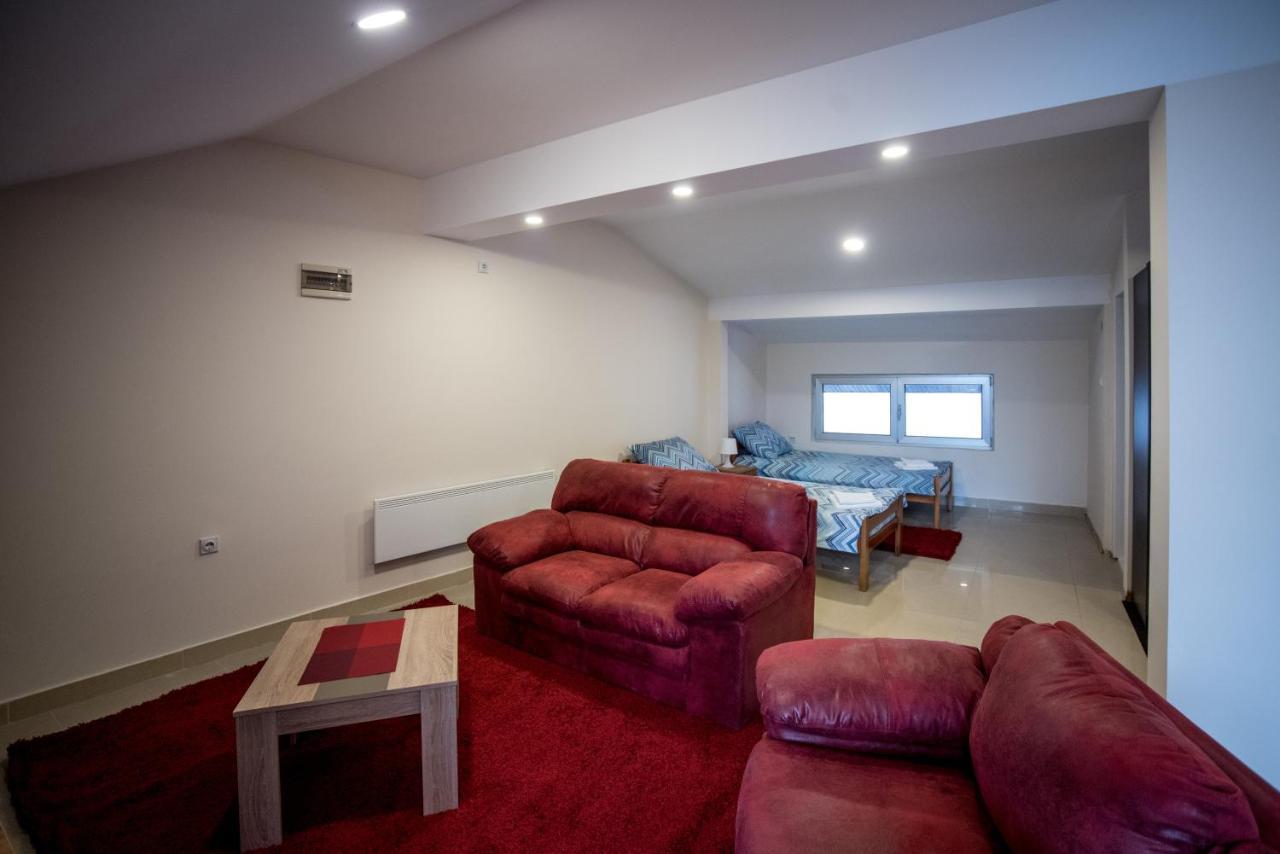 City Center Apartments Pirot Bagian luar foto