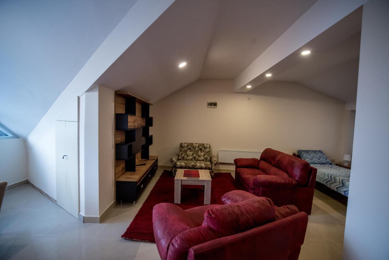 City Center Apartments Pirot Bagian luar foto