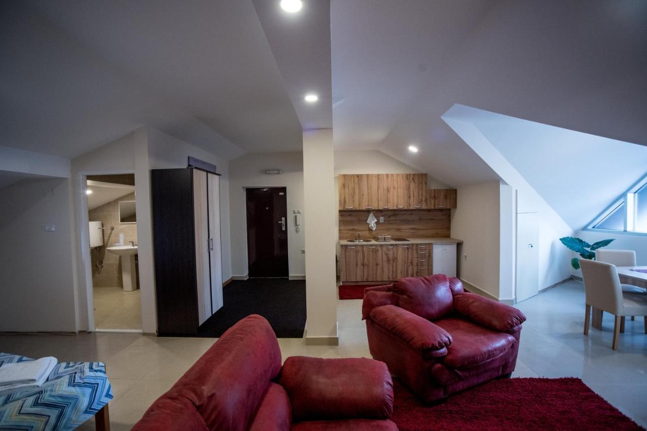 City Center Apartments Pirot Bagian luar foto